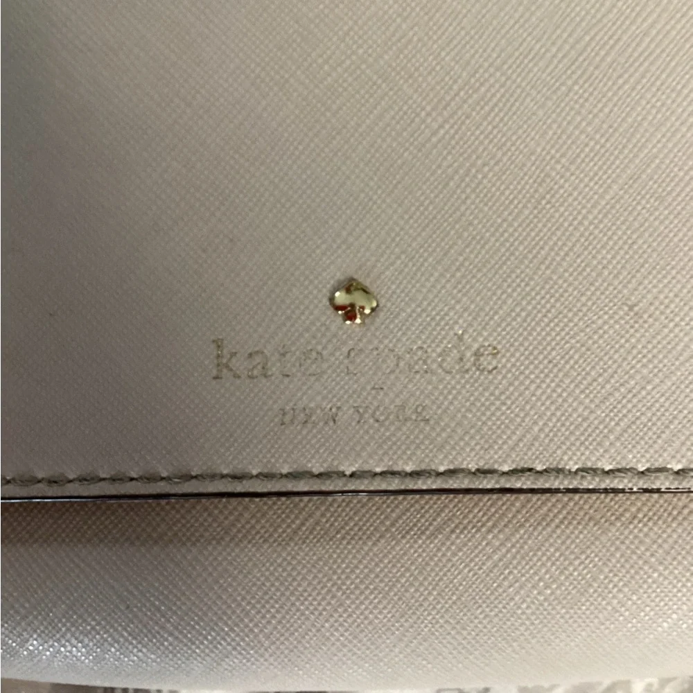Kate Spade Beige Crossbody Bag with Gold Chain - Picture 5 of 14